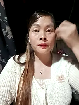 Snapshot of Bling_sexy chatting on March 3, 2026, 12:33 pm Bling sexy online show from March 3, 2026, 12:33 pm