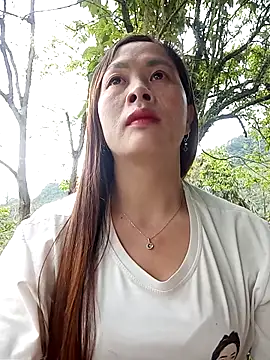 Snapshot of Bling_sexy chatting on March 10, 2026, 12:48 am Bling sexy online show from March 10, 2026, 12:48 am