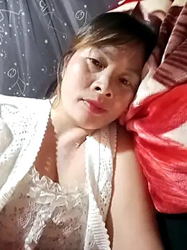 Snapshot of Bling_sexy chatting on March 10, 2026, 12:54 pm Bling sexy online show from March 10, 2026, 12:54 pm