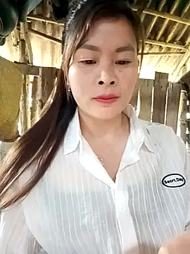 Snapshot of Bling_sexy chatting on March 16, 2026, 1:44 am Bling sexy online show from March 16, 2026, 1:44 am