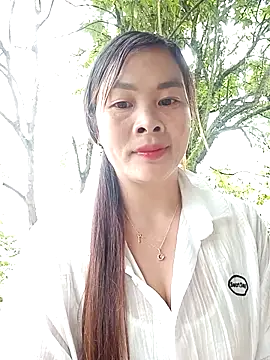 Snapshot of Bling_sexy chatting on March 18, 2026, 12:36 am Bling sexy online show from March 18, 2026, 12:36 am