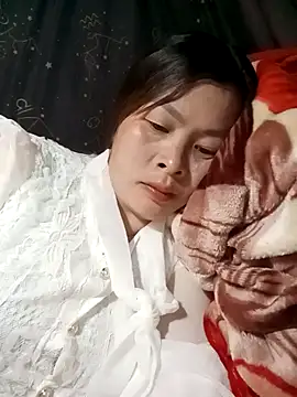 Snapshot of Bling_sexy chatting on March 18, 2026, 12:52 pm Bling sexy online show from March 18, 2026, 12:52 pm