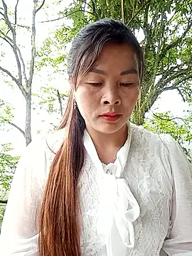 Snapshot of Bling_sexy chatting on March 19, 2026, 12:58 am Bling sexy online show from March 19, 2026, 12:58 am