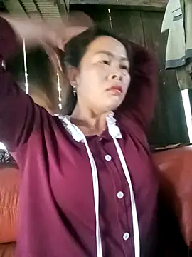 Snapshot of Bling_sexy chatting on March 27, 2026, 11:59 pm Bling sexy online show from March 27, 2026, 11:59 pm