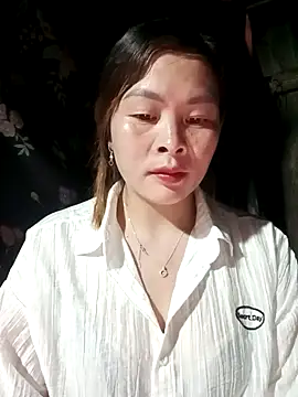 Snapshot of Bling_sexy chatting on March 28, 2026, 12:05 pm Bling sexy online show from March 28, 2026, 12:05 pm