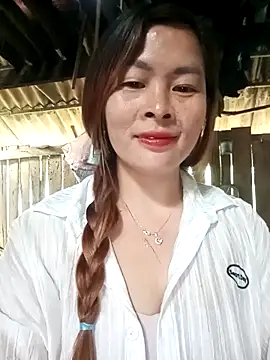 Snapshot of Bling_sexy chatting on April 1, 2026, 3:40 am Bling sexy online show from April 1, 2026, 3:40 am