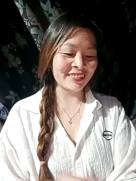 Snapshot of Bling_sexy chatting on April 3, 2026, 12:36 pm Bling sexy online show from April 3, 2026, 12:36 pm