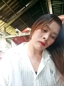 Snapshot of Bling_sexy chatting on April 6, 2026, 8:37 am Bling sexy online show from April 6, 2026, 8:37 am