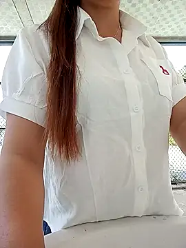 Snapshot of Bling_sexy chatting on April 8, 2026, 6:24 am Bling sexy online show from April 8, 2026, 6:24 am