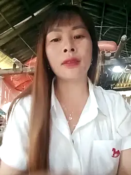 Snapshot of Bling_sexy chatting on April 9, 2026, 12:10 am Bling sexy online show from April 9, 2026, 12:10 am