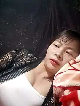 Snapshot of Bling_sexy chatting on April 9, 2026, 12:21 pm Bling sexy online show from April 9, 2026, 12:21 pm