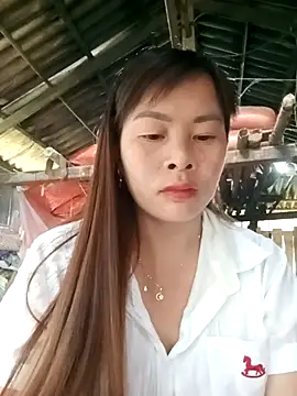 Snapshot of Bling_sexy chatting on April 11, 2026, 12:37 am Bling sexy online show from April 11, 2026, 12:37 am