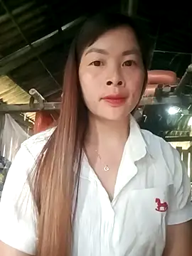 Snapshot of Bling_sexy chatting on April 12, 2026, 11:32 pm Bling sexy online show from April 12, 2026, 11:32 pm