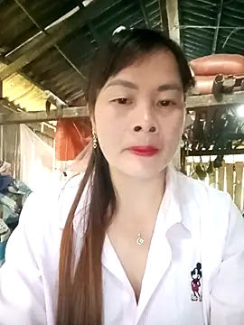 Snapshot of Bling_sexy chatting on April 15, 2026, 12:50 am Bling sexy online show from April 15, 2026, 12:50 am