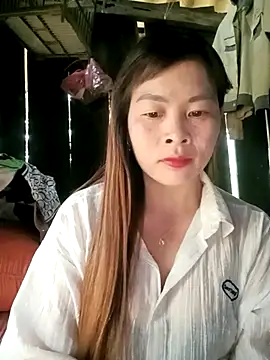 Snapshot of Bling_sexy chatting on April 15, 2026, 11:38 pm Bling sexy online show from April 15, 2026, 11:38 pm