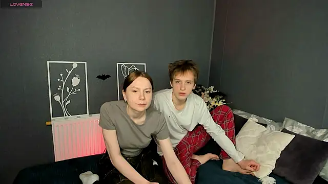 Lola Raivis  online show from February 15, 2026, 7:32 pm