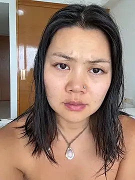 ruanruan05 online show from April 13, 2026, 5:35 am