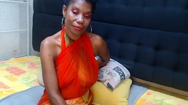 Snapshot of EbonyEmpressMilf chatting on June 5, 2026, 7:03 am EbonyEmpressMilf online show from June 5, 2026, 7:03 am