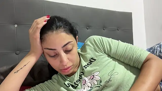 AbrilSantosxo online show from May 22, 2026, 1:06 pm