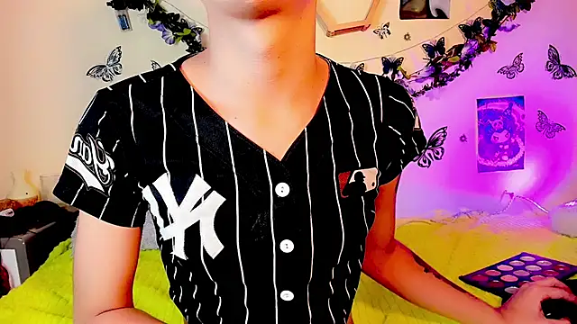 Miss-Saraii online show from April 13, 2026, 2:33 pm