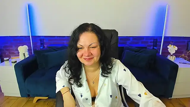 IrissMoon online show from March 6, 2026, 6:43 am