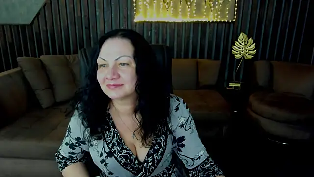 IrissMoon online show from April 20, 2026, 5:54 am