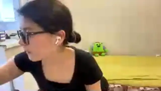 Snapshot of SaintMari chatting on June 18, 2026, 2:10 pm SaintMari online show from June 18, 2026, 2:10 pm
