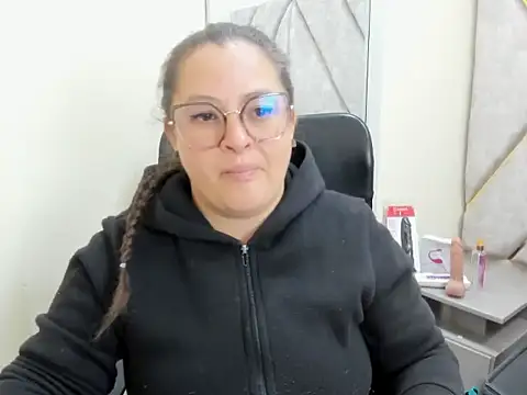Sarah Boobs  online show from May 10, 2026, 3:12 am