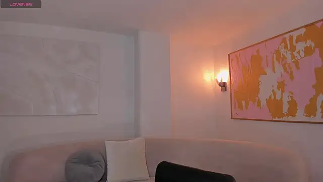 BellaThompsonX online show from April 19, 2026, 11:40 pm