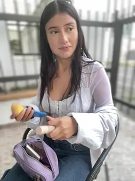 StrawberryPink  online show from April 4, 2026, 11:29 am