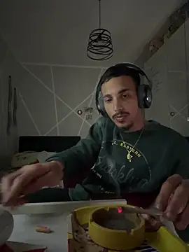 Snapshot of piccolo2002 chatting on March 18, 2026, 2:20 pm piccolo2002 online show from March 18, 2026, 2:20 pm