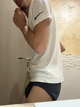 Snapshot of piccolo2002 chatting on March 19, 2026, 5:50 pm piccolo2002 online show from March 19, 2026, 5:50 pm