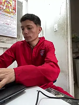 Snapshot of santiObrero chatting on February 2, 2026, 3:11 pm santiObrero online show from February 2, 2026, 3:11 pm