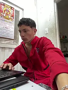 Snapshot of santiObrero chatting on February 4, 2026, 4:35 pm santiObrero online show from February 4, 2026, 4:35 pm