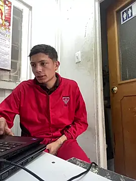 Snapshot of santiObrero chatting on February 10, 2026, 7:51 pm santiObrero online show from February 10, 2026, 7:51 pm