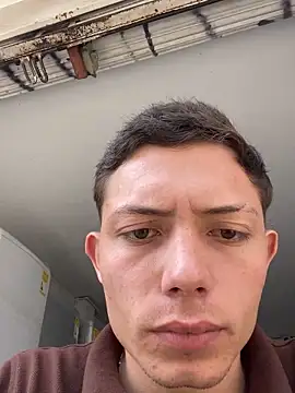 Snapshot of santiObrero chatting on February 12, 2026, 3:18 pm santiObrero online show from February 12, 2026, 3:18 pm