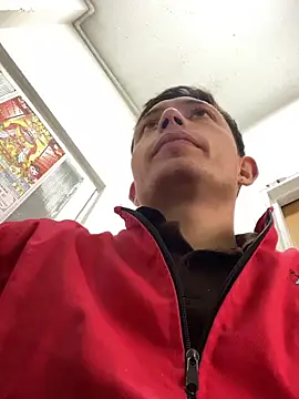 Snapshot of santiObrero chatting on February 13, 2026, 6:59 pm santiObrero online show from February 13, 2026, 6:59 pm