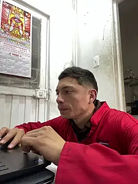 Snapshot of santiObrero chatting on February 19, 2026, 7:54 pm santiObrero online show from February 19, 2026, 7:54 pm