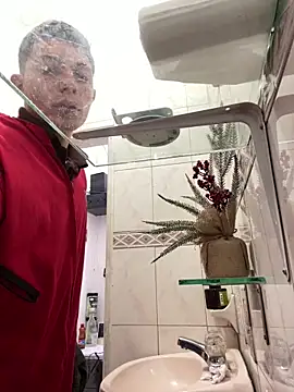 Snapshot of santiObrero chatting on February 20, 2026, 3:23 pm santiObrero online show from February 20, 2026, 3:23 pm