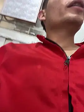 Snapshot of santiObrero chatting on February 25, 2026, 3:32 pm santiObrero online show from February 25, 2026, 3:32 pm