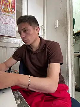 Snapshot of santiObrero chatting on February 27, 2026, 4:29 pm santiObrero online show from February 27, 2026, 4:29 pm