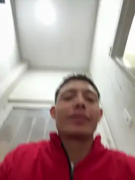 santiObrero online show from May 11, 2026, 4:04 pm
