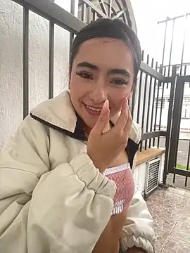 AuroraJohns Pink online show from March 4, 2026, 7:53 pm