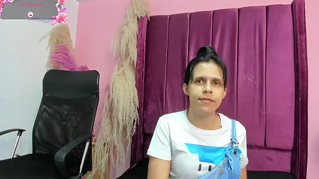 mitzukywinteer online show from April 8, 2026, 8:09 pm