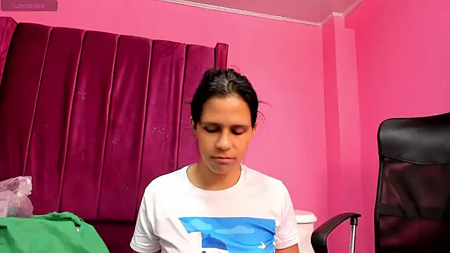 mitzukywinteer online show from May 21, 2026, 8:49 pm