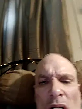 Snapshot of Stroudiowa72 chatting on May 4, 2026, 1:40 pm Stroudiowa72 online show from May 4, 2026, 1:40 pm