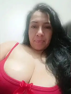 Snapshot of Katysaez chatting on June 11, 2026, 5:27 am Katysaez online show from June 11, 2026, 5:27 am