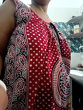 Hot-Tinaa online show from April 18, 2026, 3:43 am