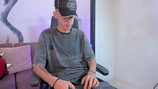 mikebenefleck 01 online show from January 17, 2026, 12:43 pm