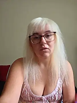 Snapshot of Ashlovescannabis chatting on July 18, 2026, 12:42 pm Ashlovescannabis online show from July 18, 2026, 12:42 pm